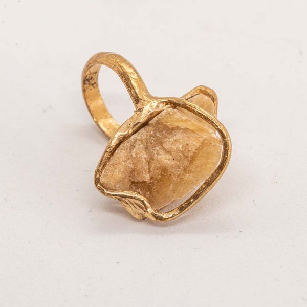 Anello rosa del deserto ingabbiata